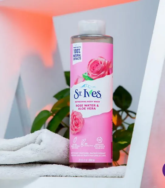 St. Ives Refreshing Body Wash Rose Water & Aloe Vera - 450ml (UK)